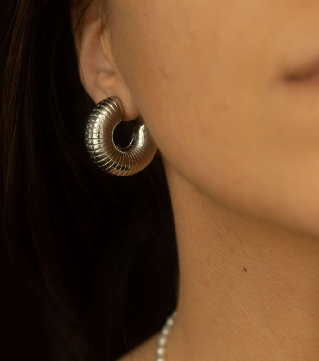 Cercei Glitterati Hug Me Hoops - silver
