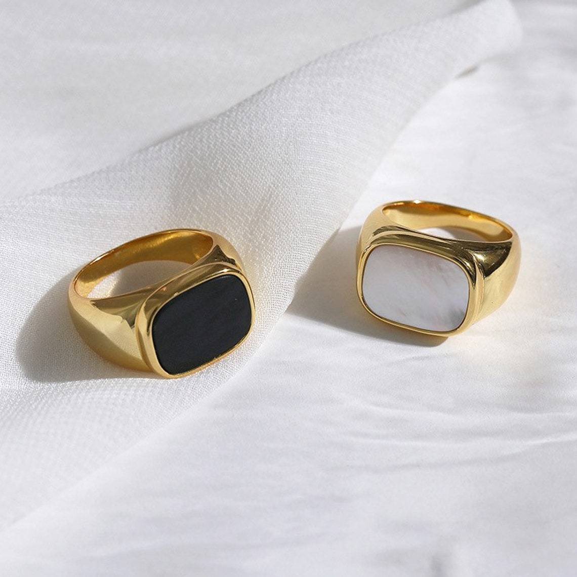 Inel din Oțel Chirurgical Placat cu Aur 18K și Sidef Alb – Elegant, Minimalist, pentru Femei Glitterati Monarch