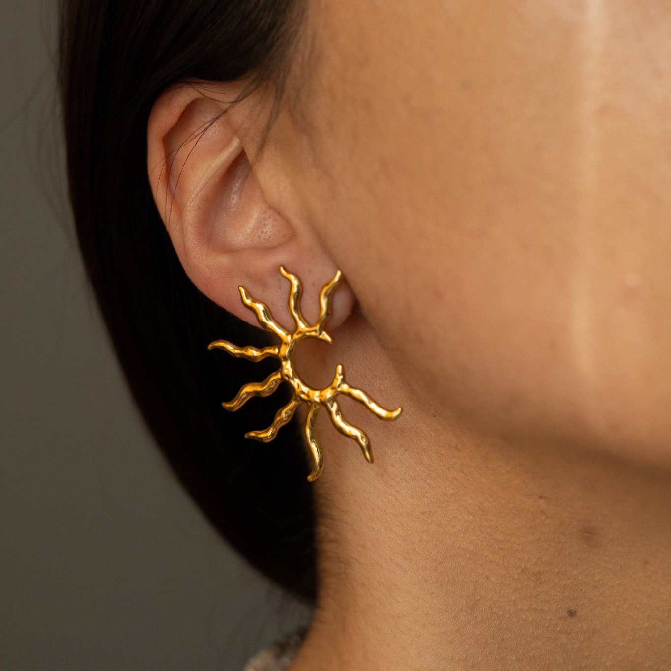 Cercei Statement Soare Premium Placati cu Aur 18K