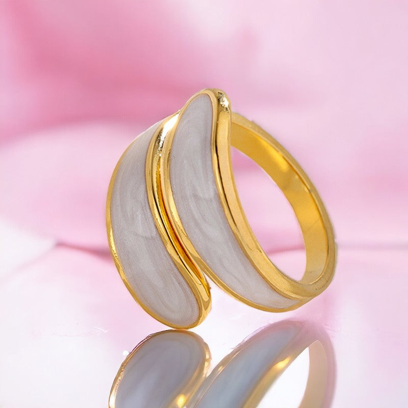 Inel placat cu aur de 18k și mother of pearl Glitterati Spiral