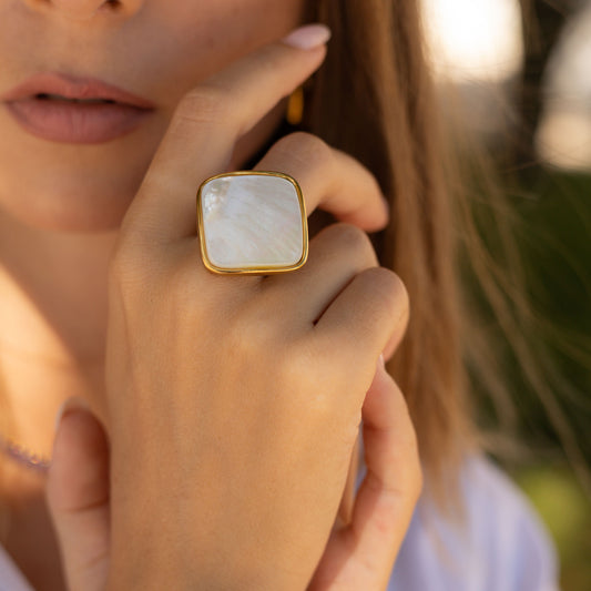 Inel placat cu aur de 18k și piatra naturala mother of pearl Glitterati Allure