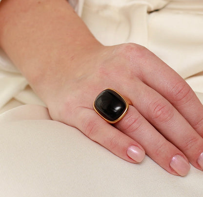 Inel cu onix, placat cu aur de 18K Glitterati The Protector