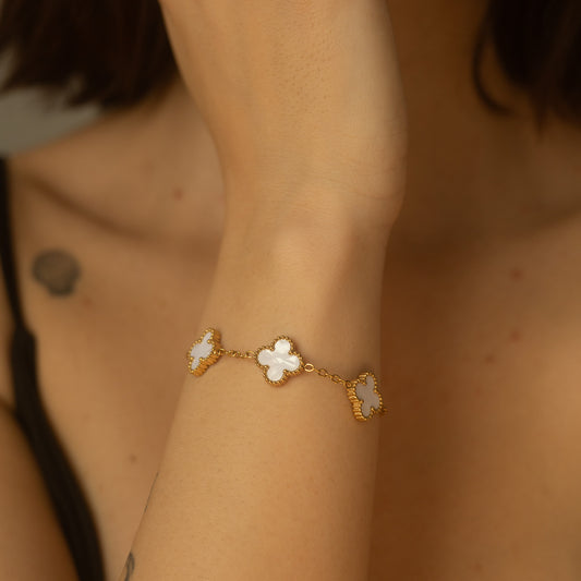 Bratara placata cu aur de 18k Glitterati Clover - white