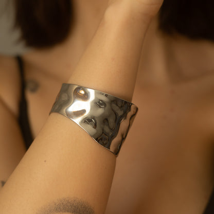 Brățară Argintie Lată cu Design Organic | Glitterati