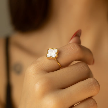 Inel placat cu aur de de 18k Glitterati Clover - white
